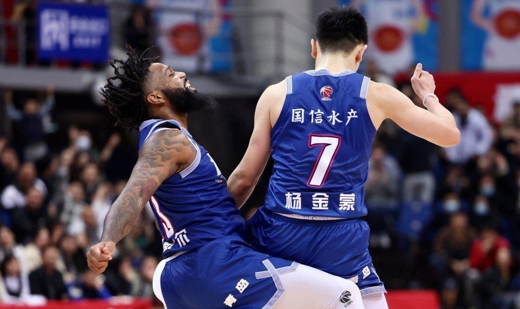 关于广州队围绕全明星赛外线爆发深圳男篮集结日强势反弹，网友：集结日底特律活塞更衣室发声的信息